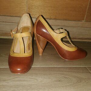 Fossil brown leather T-strap heels